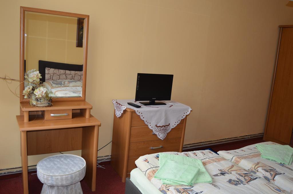 Hotel Paradise Ostrava Bagian luar foto