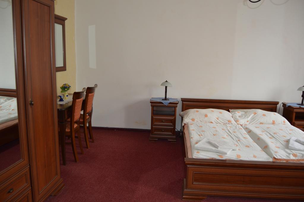 Hotel Paradise Ostrava Ruang foto