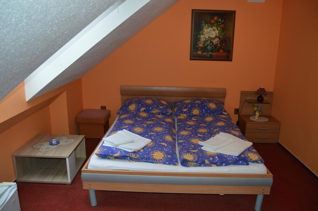 Hotel Paradise Ostrava Bagian luar foto
