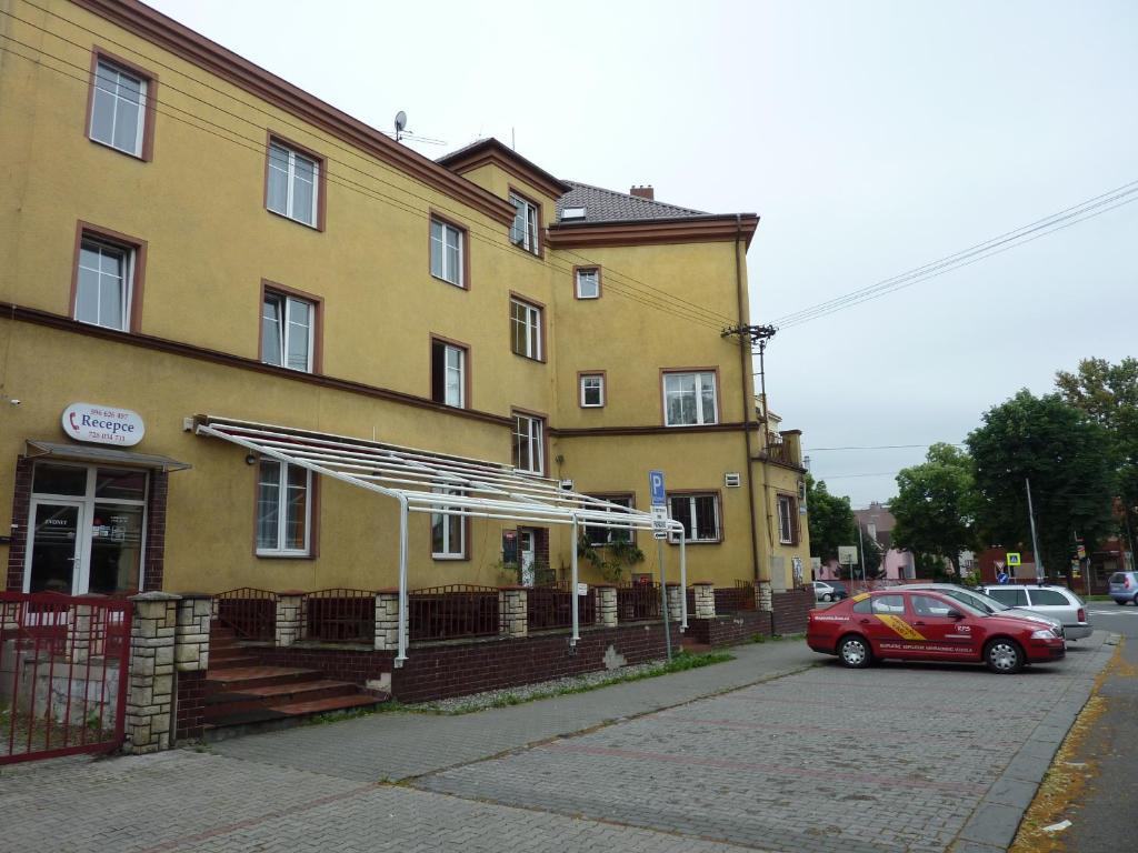 Hotel Paradise Ostrava Bagian luar foto