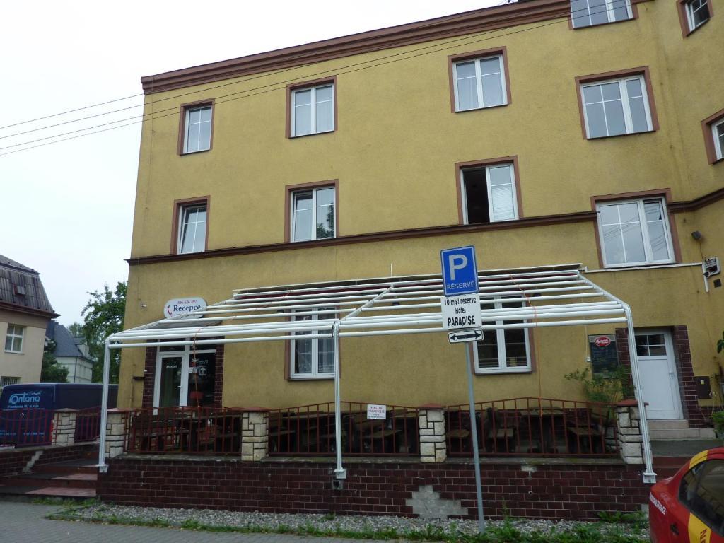 Hotel Paradise Ostrava Bagian luar foto