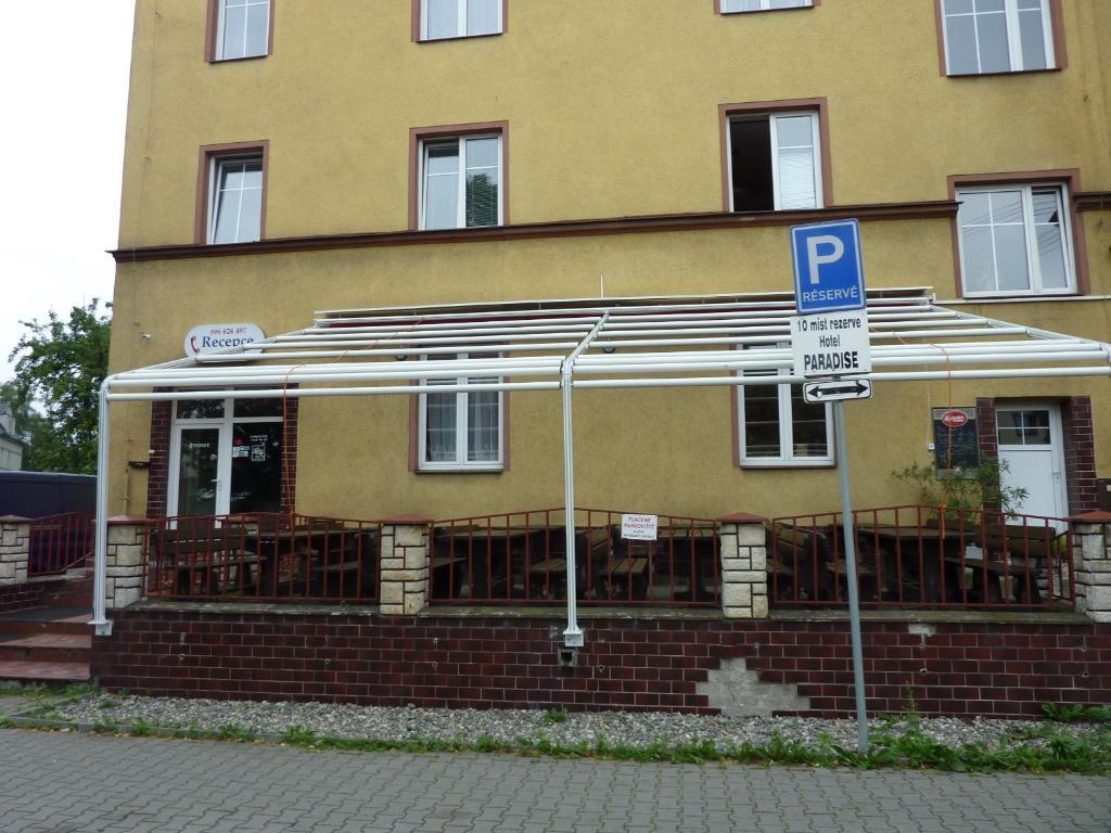 Hotel Paradise Ostrava Bagian luar foto