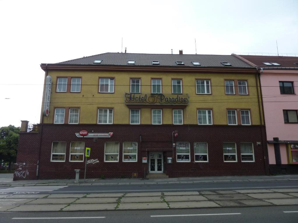 Hotel Paradise Ostrava Bagian luar foto